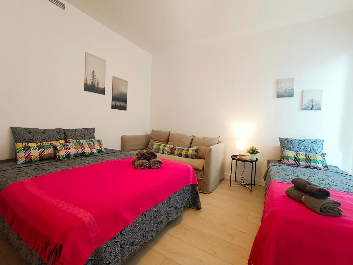 By Plaza Universidad Rooms Barcelona Kültér fotó