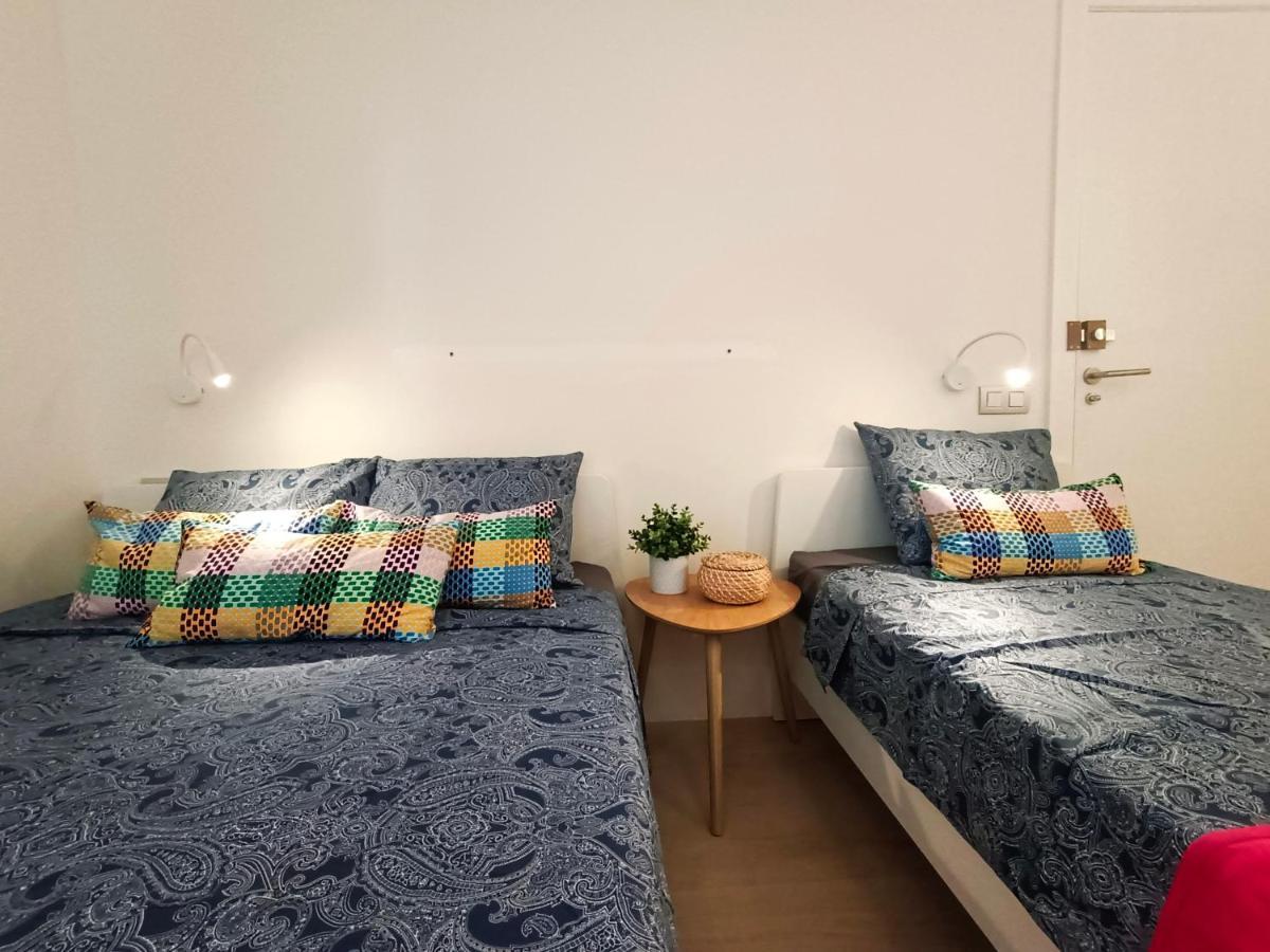 By Plaza Universidad Rooms Barcelona Kültér fotó
